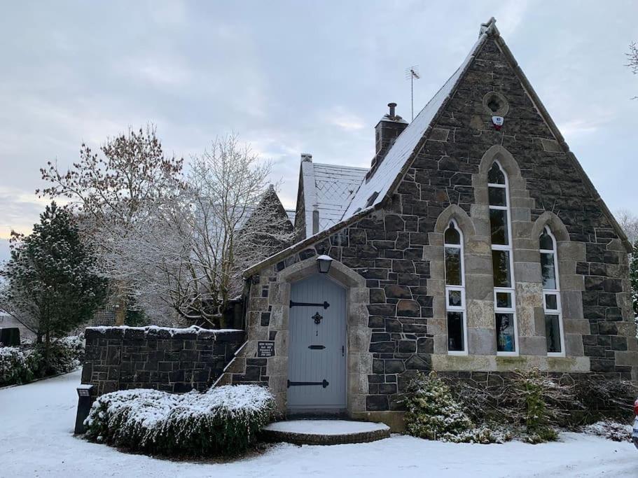 Old Schoolhouse, Galgorm Villa Buitenkant foto