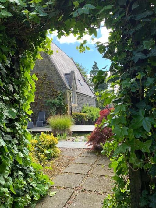 Old Schoolhouse, Galgorm Villa Buitenkant foto